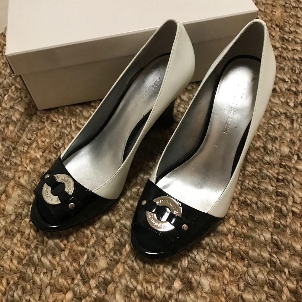 ✨ANNE KLEIN✨Black/White Peep Toe Pumps 7.5M